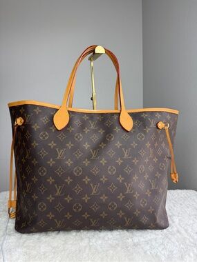 Louis Vuitton GM Monogram Canvas Neverfull Tote in Brown/Gold Trim